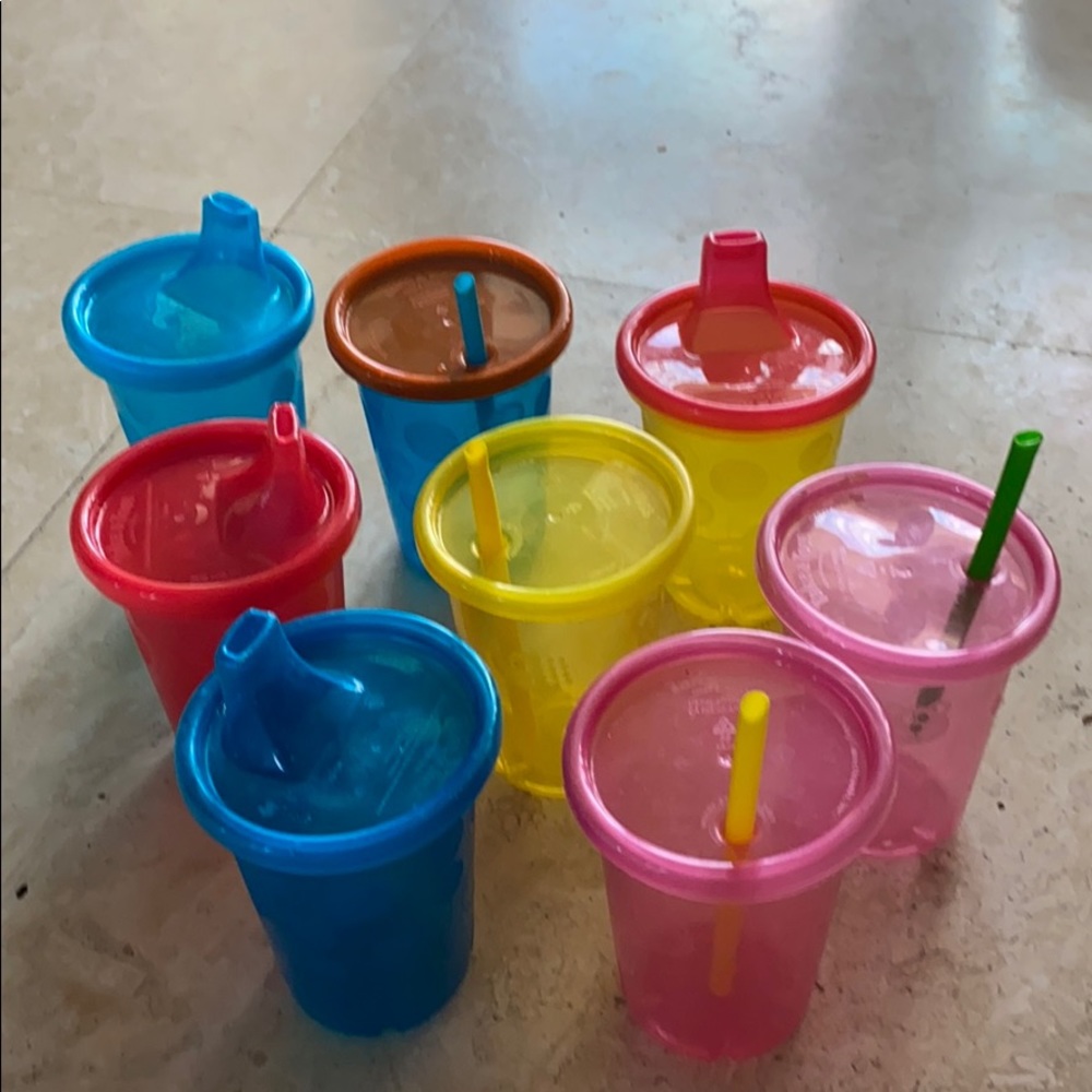 Set of 8 Take and Toss Cups